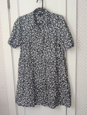 1. State Large Dress Black White Floral Short-Sleeve Tiered Pockets Loose Fit